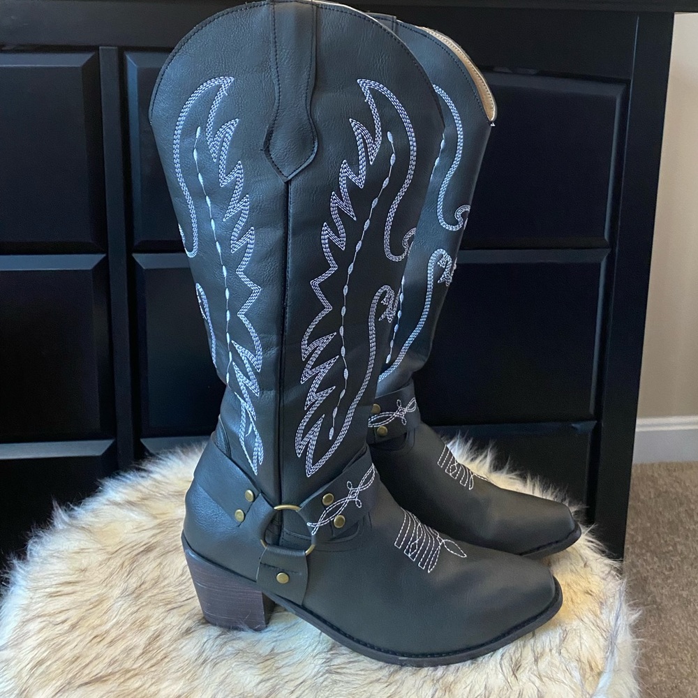 Black cowgirl boots